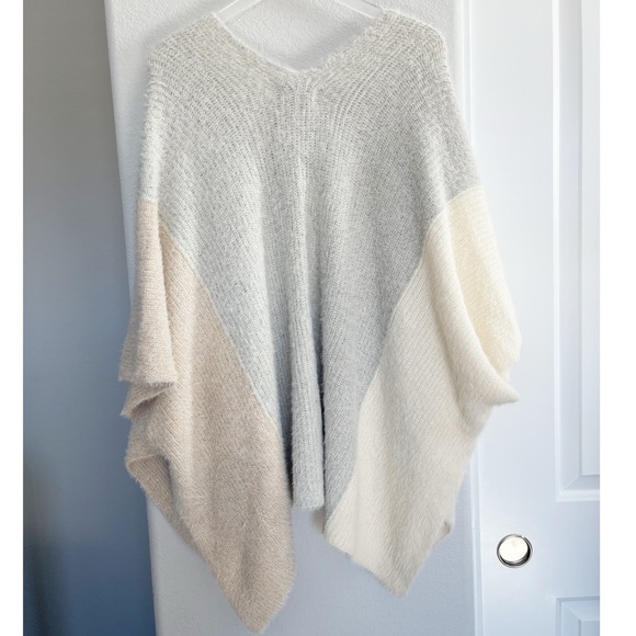 Anthropologie Saturday Sunday Colorblock Kimono Poncho Sweater Gray Cream - Picture 4 of 7